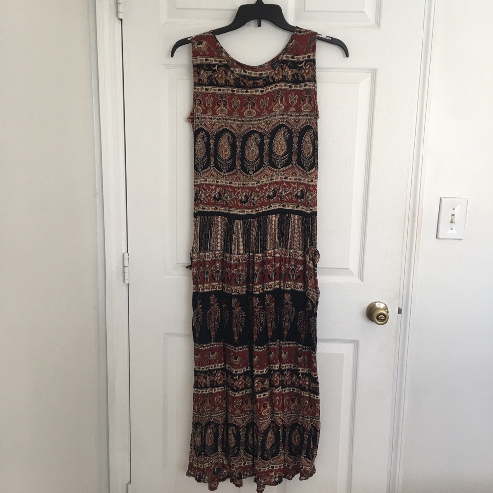 Maxi dress with side pockets